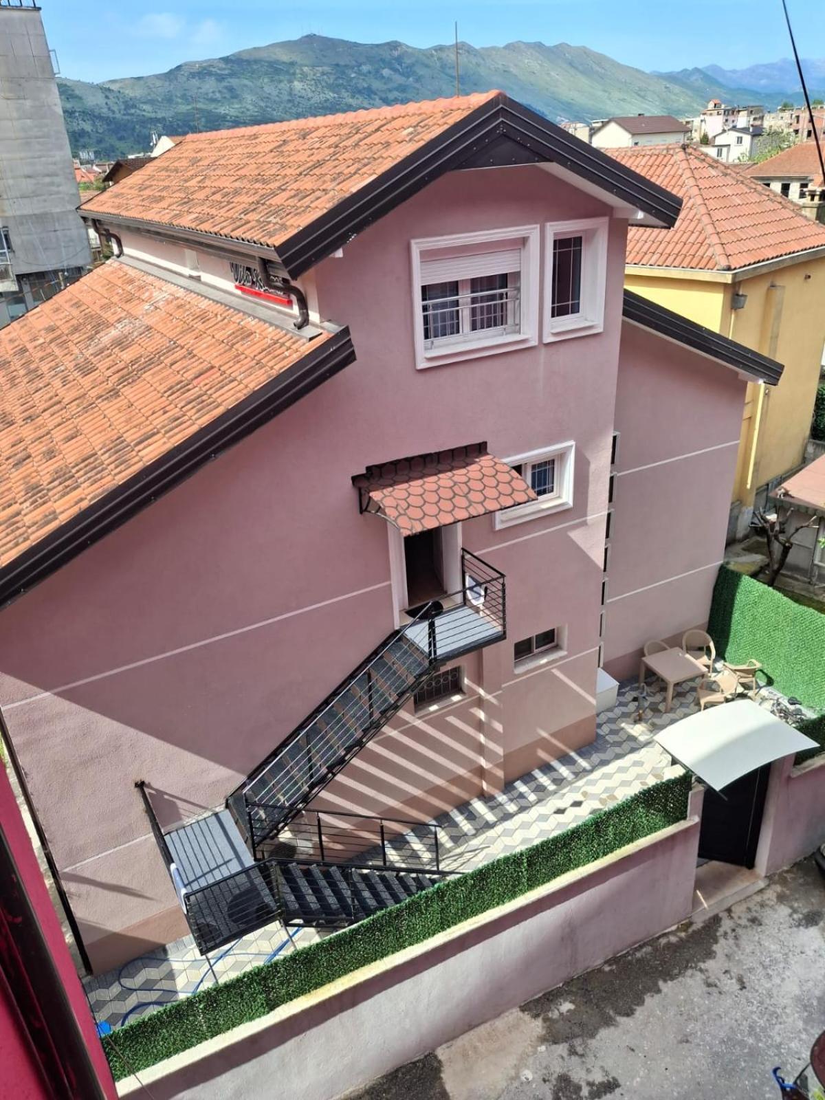 Appartement Kazazi *